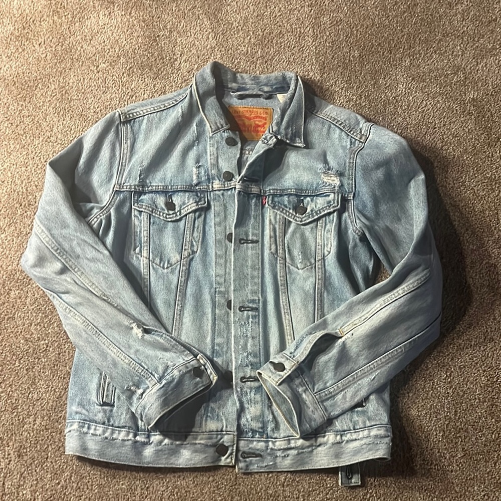 Men’s Levi’s jean jacket